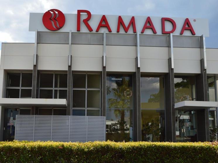 ラマダ ホテル&スイート シドニー カブラマッタ Cabramatta エクステリア 写真
